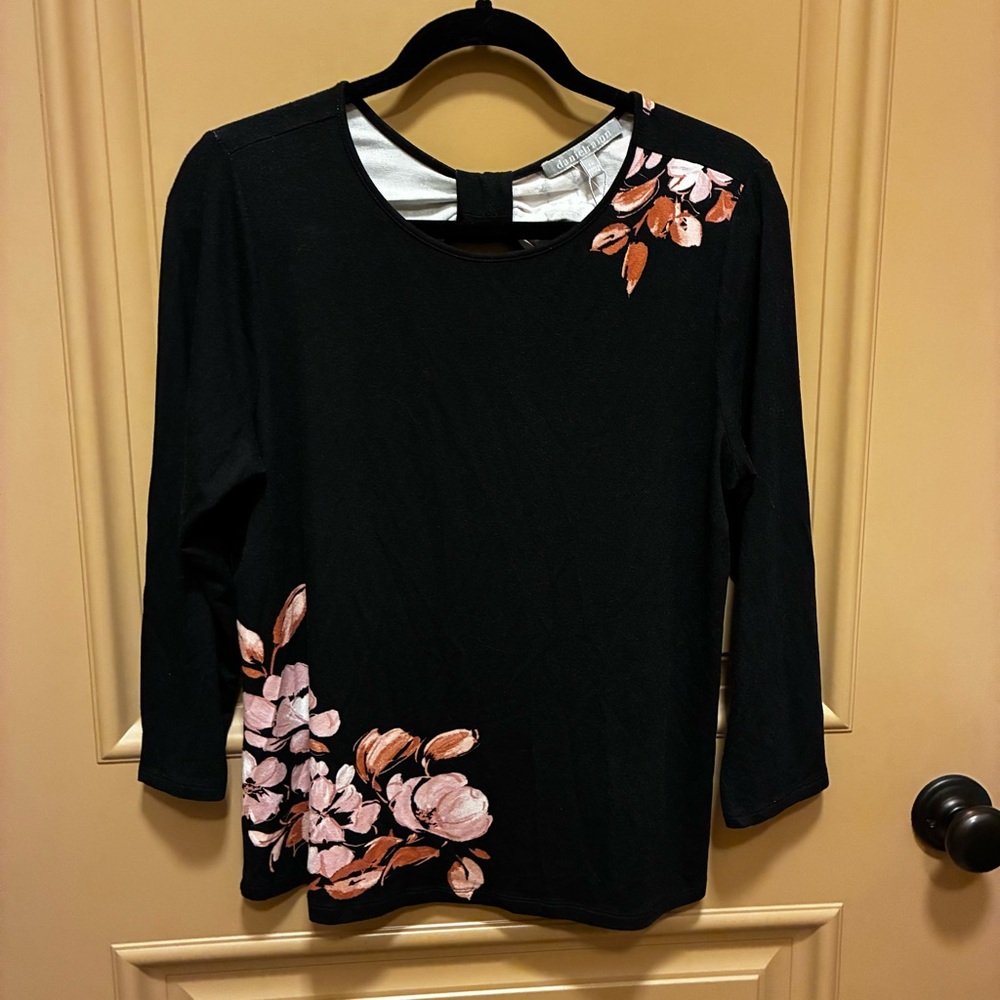 Black/Floral NWT Daniel Rainn Top
